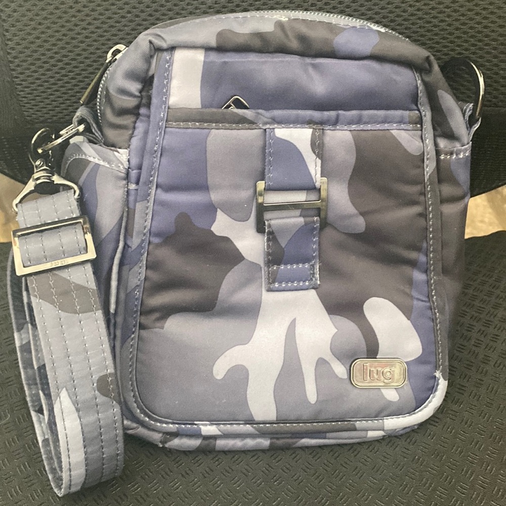 Lug Can Can Crossbody in camo navy